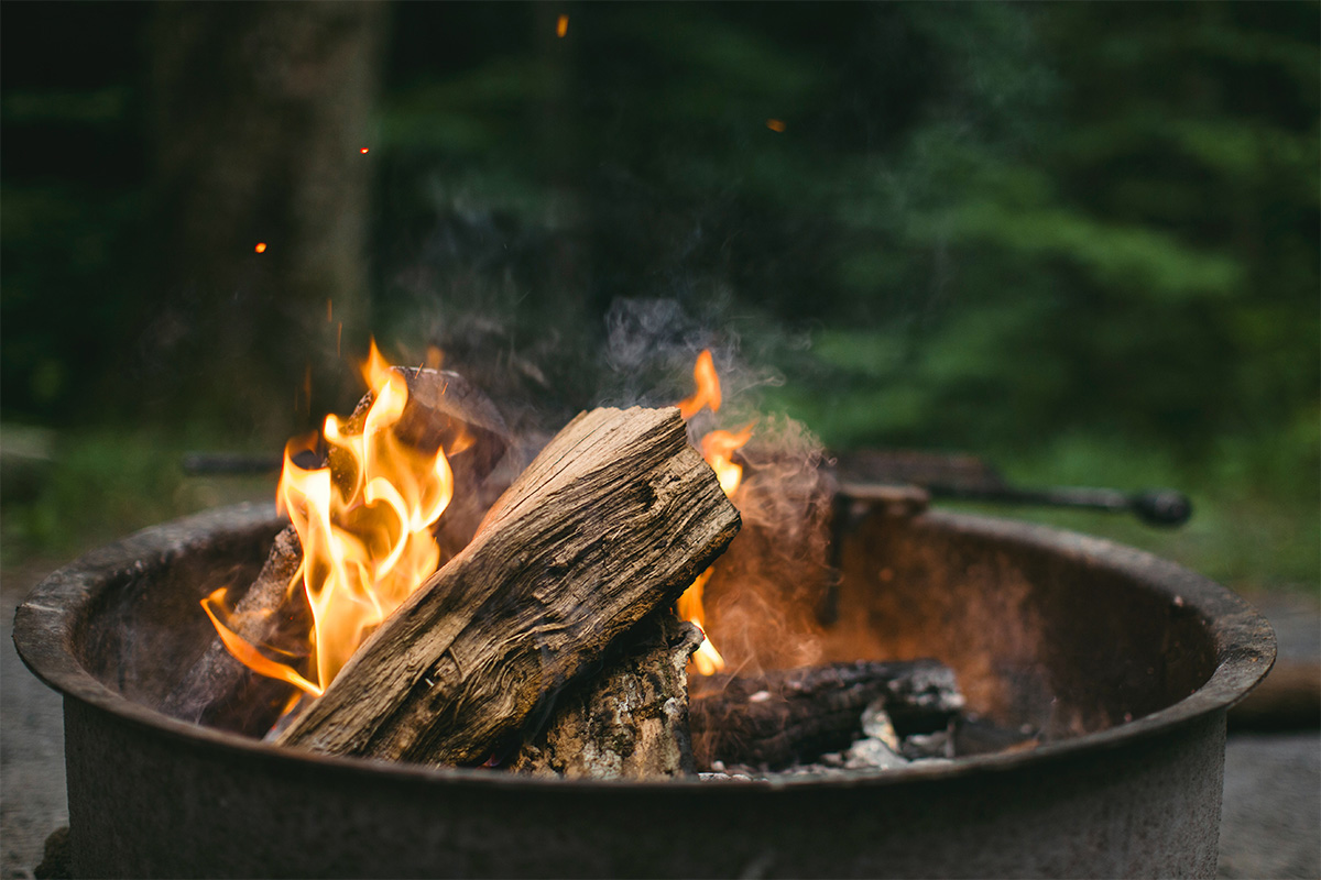 Vente de bois pour feu de camp - Camping Nature Plein Air